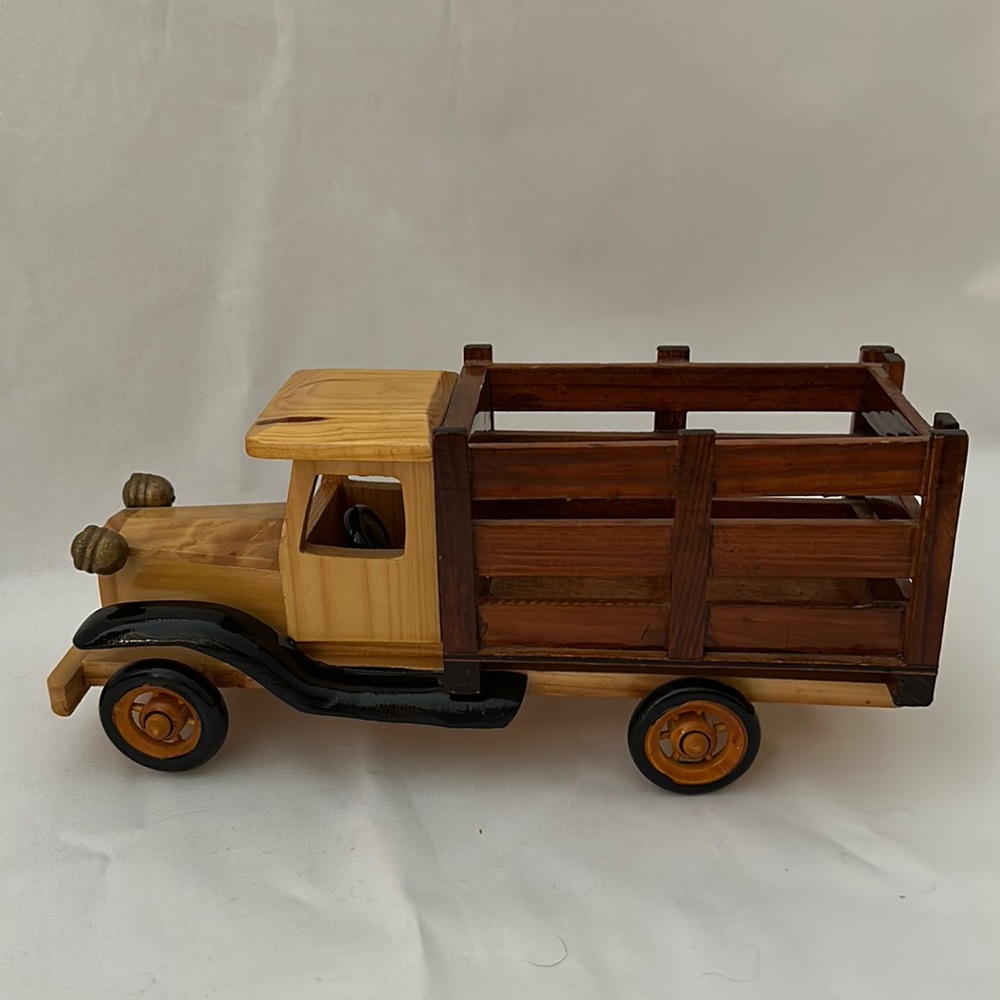 Heritage Mint wooden antique style truck